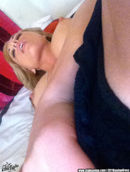 Kayden Kross phone camera