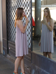 Naked, Gorgeous Vanesa Climbs Onto The Bed