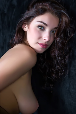 Busty Evita Lima Looks So Sexy