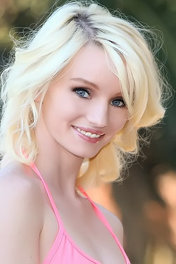 Charming Amateur Sammie Daniels