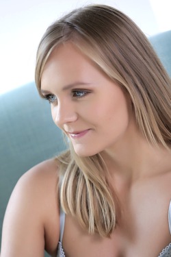 Lucette's Deep Anal Pleasure