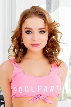 Hot Alexa Sexy Debuts With This Photoset