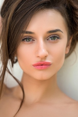 Beautiful Glamour Babe Gloria Sol