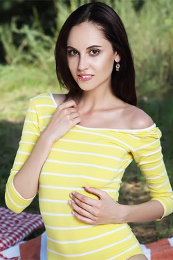 Hot Italian babe Sade Mare looks stunning