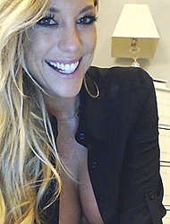 XO Gisele Hot Selfies